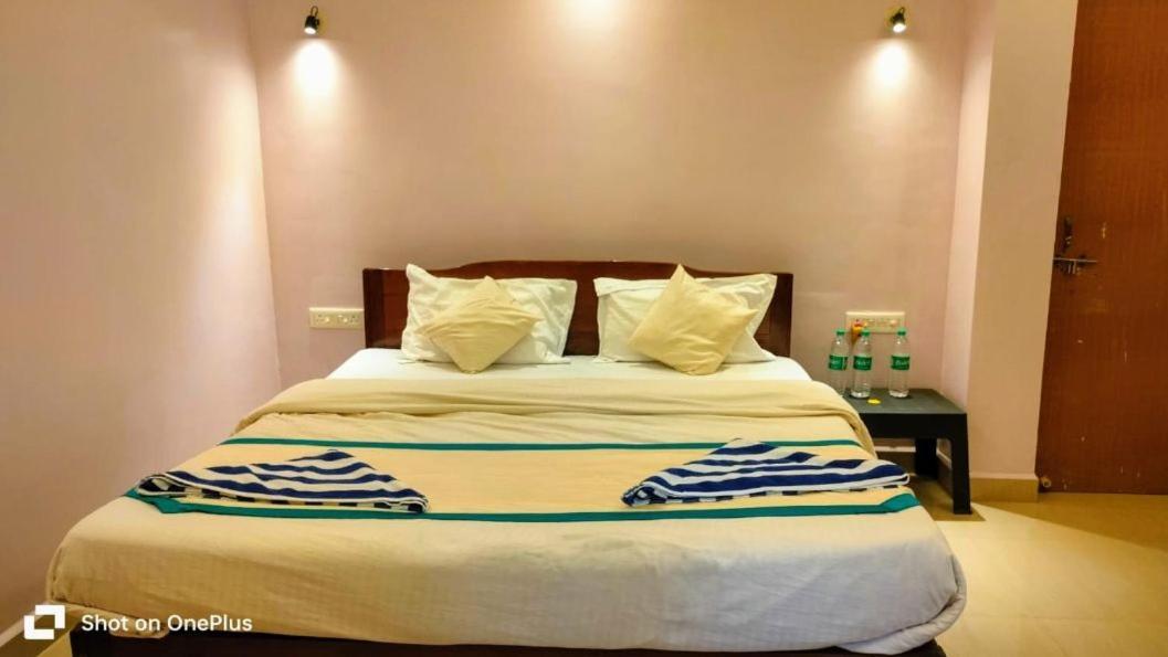 Royalstar Resort Vagator Room photo